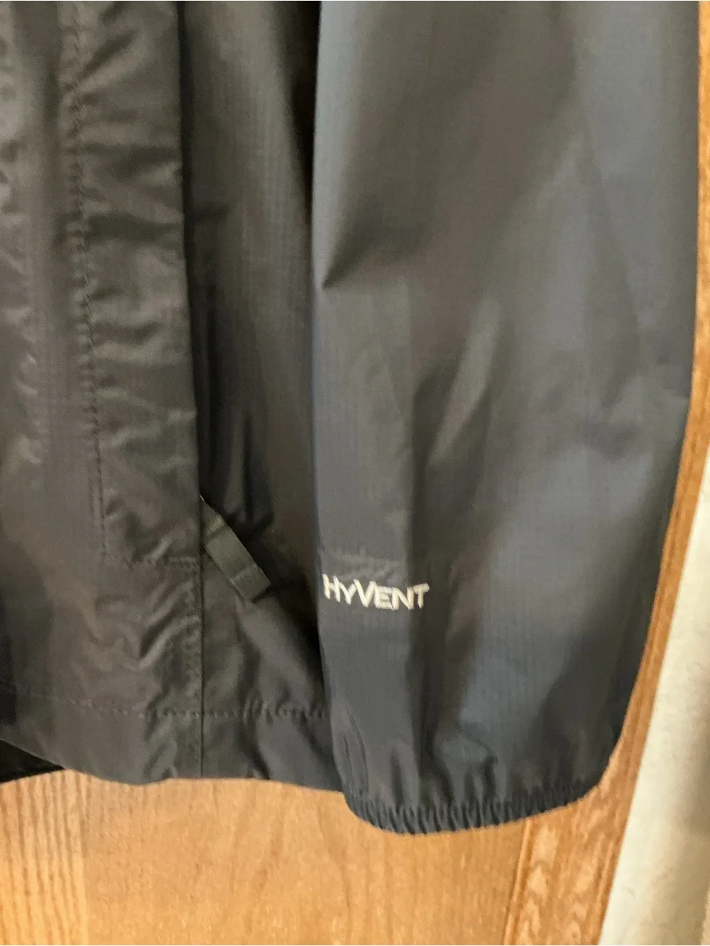 The North Face Boys XL (18-20) HyVent Black Mesh-Lined Hooded Rain Jacket